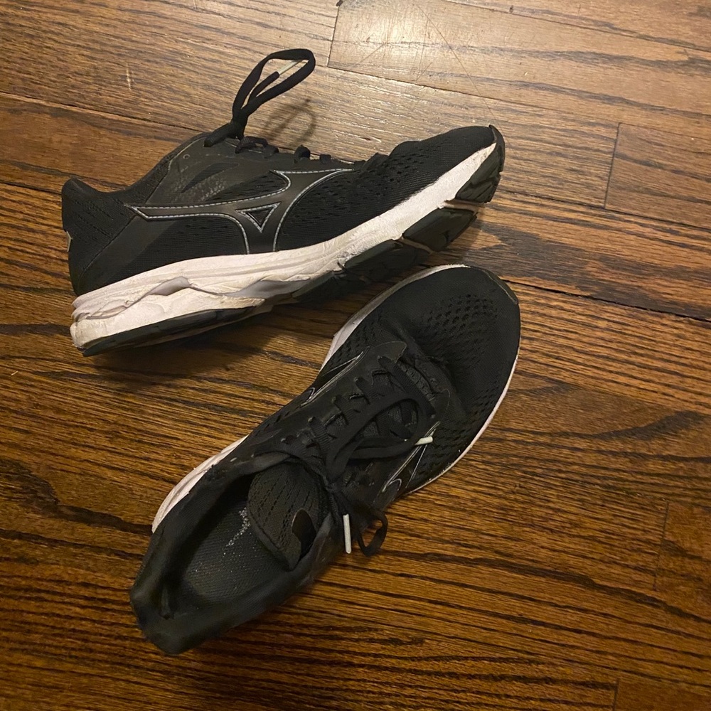 Mizuno waverider running shoes - women’s